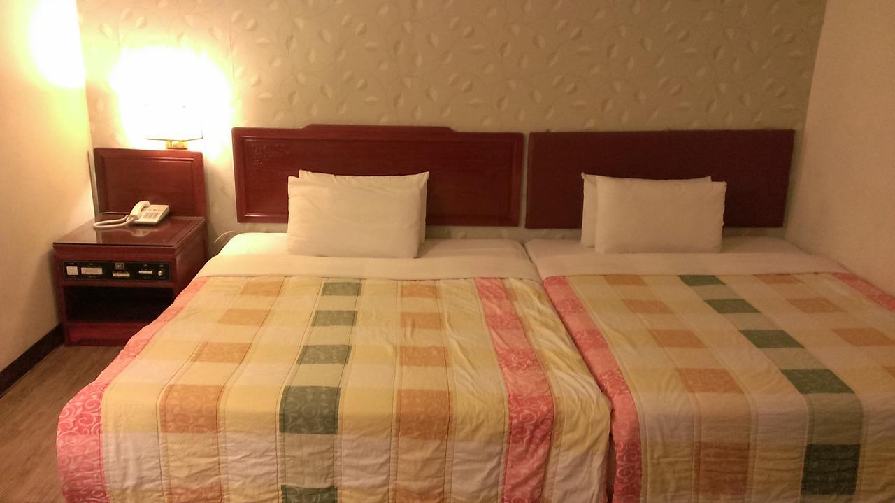 Galaxy Hotel ไถจง ภายนอก รูปภาพ
