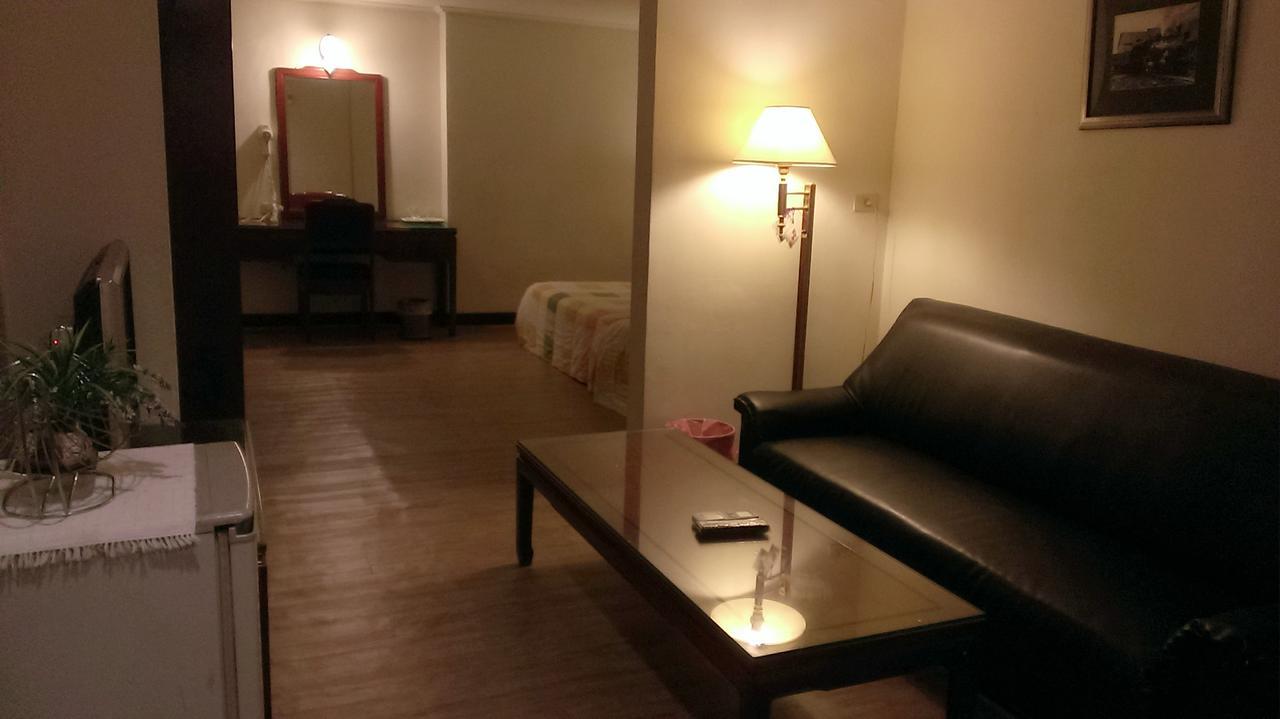 Galaxy Hotel ไถจง ภายนอก รูปภาพ