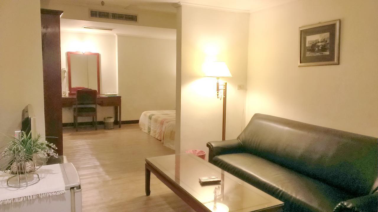 Galaxy Hotel ไถจง ภายนอก รูปภาพ