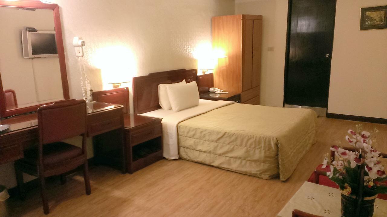 Galaxy Hotel ไถจง ภายนอก รูปภาพ