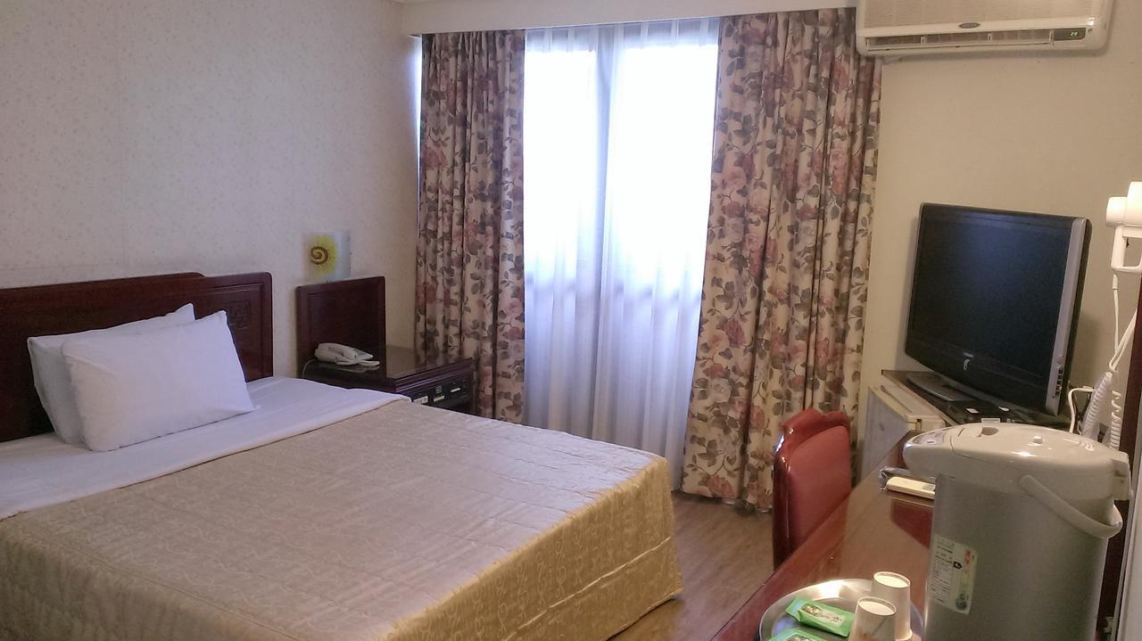 Galaxy Hotel ไถจง ภายนอก รูปภาพ