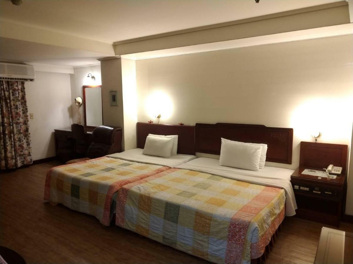 Galaxy Hotel ไถจง ภายนอก รูปภาพ