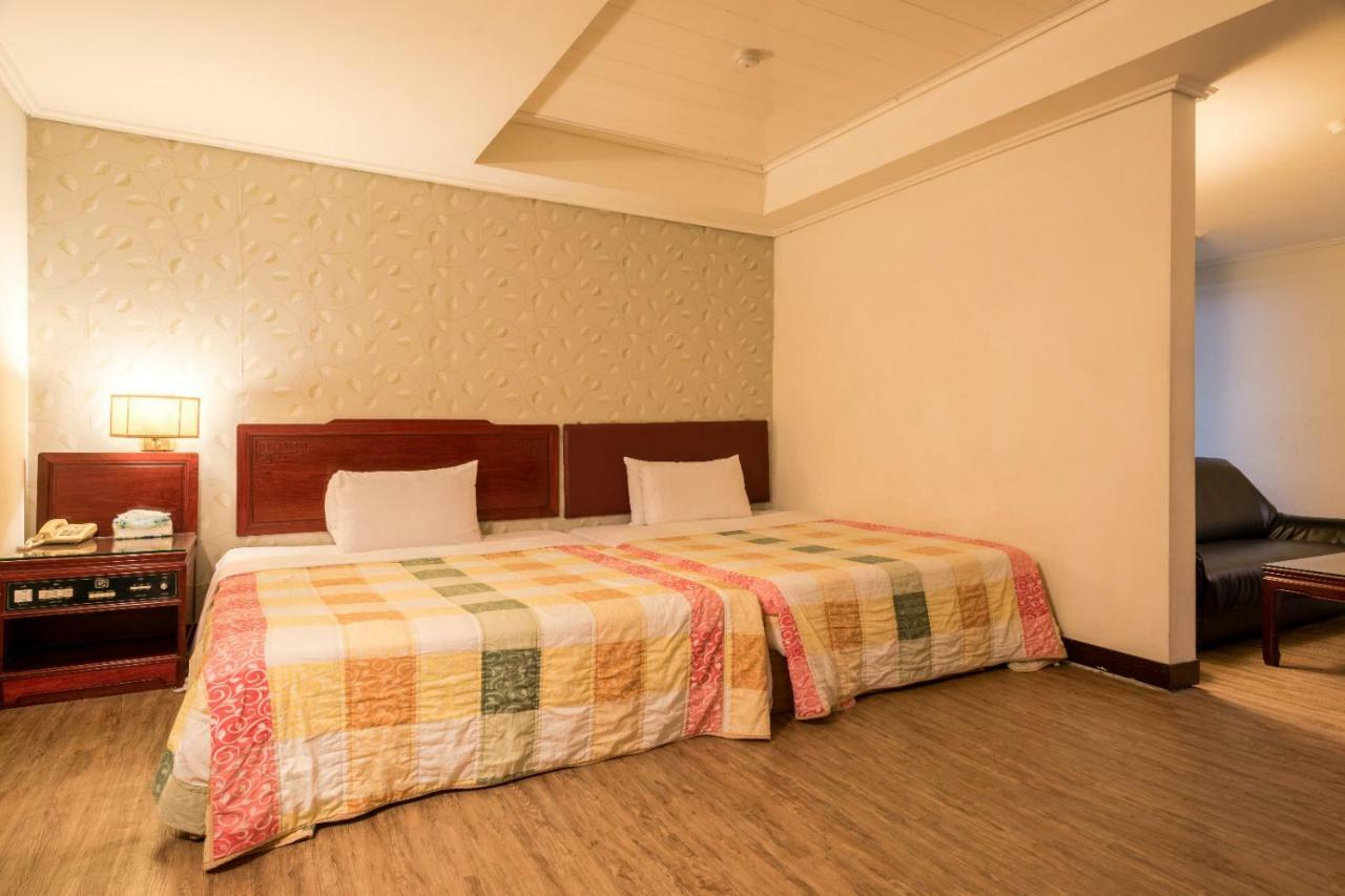 Galaxy Hotel ไถจง ภายนอก รูปภาพ