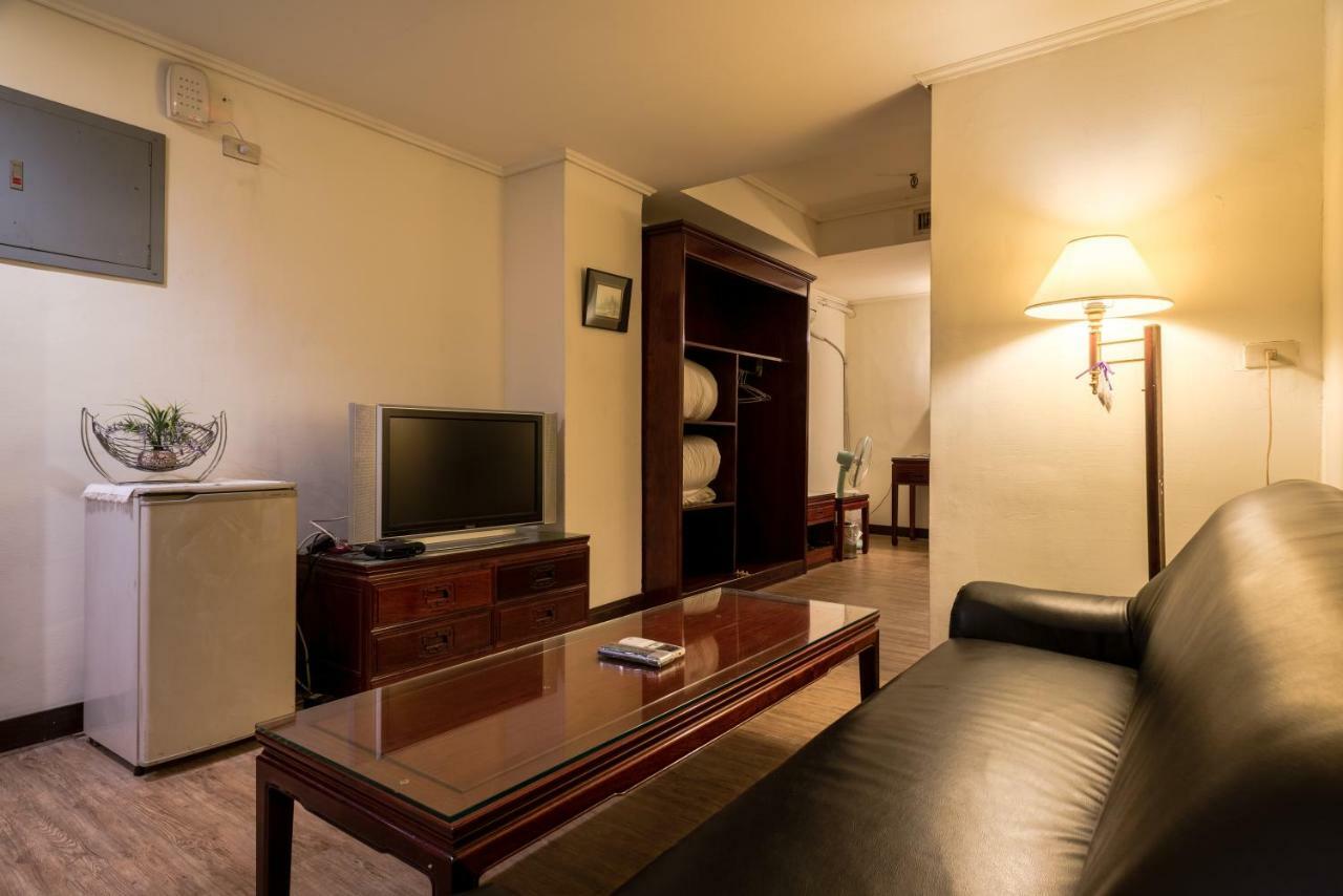 Galaxy Hotel ไถจง ภายนอก รูปภาพ